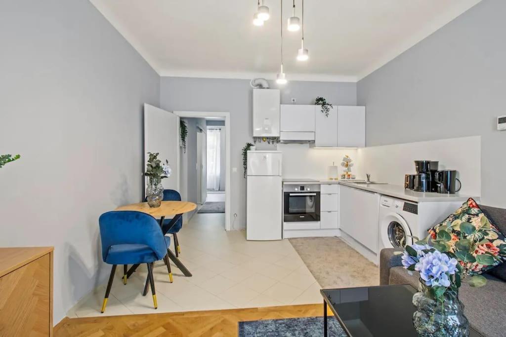 Apartment Next To Main Station I Shopping Street I Fast Wifi