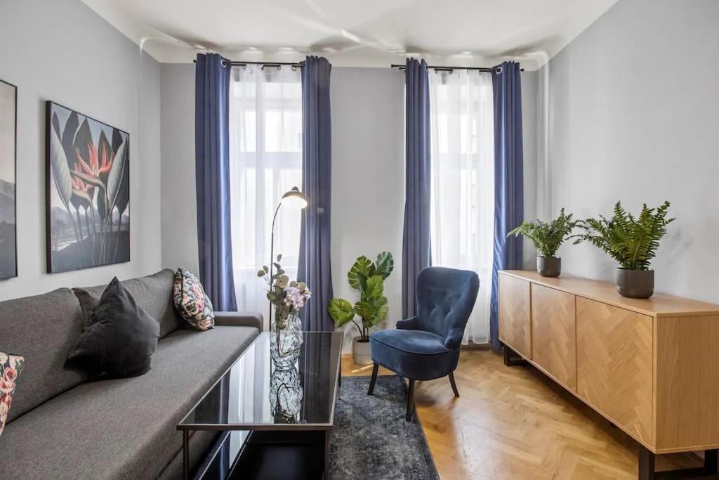 Apartment Next To Main Station I Shopping Street I Fast Wifi *
