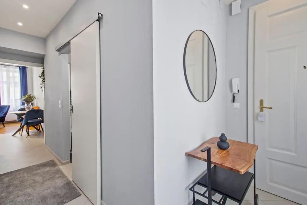 Apartment Next To Main Station I Shopping Street I Fast Wifi *