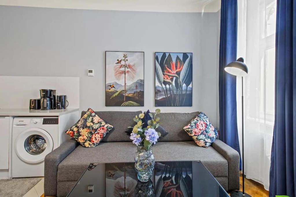 Apartment Next To Main Station I Shopping Street I Fast Wifi