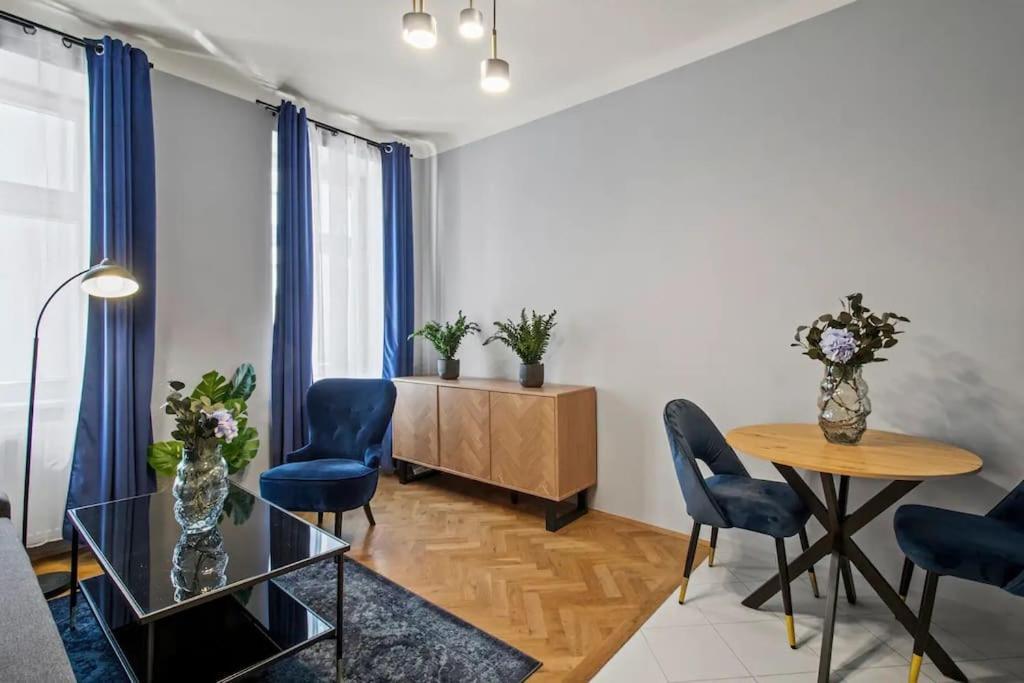 Next To Main Station I Shopping Street I Fast Wifi Apartment Wien